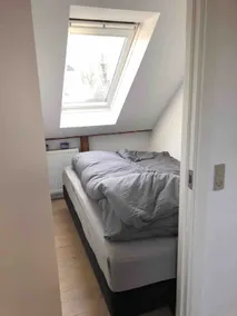 Beautiful bright apartment with private entrance/free parking. - Image 3