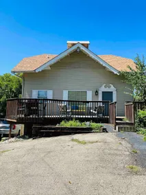 *UPDATED*Carriage House on New London - Image 3