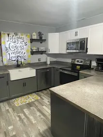 Cozy Home with Garage - Image 5