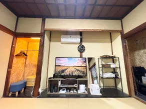 An entire private traditional house with a courtyard where you can have a BBQ, close to Tamamae Shrine on foot - Image 4