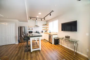 (202) Flagtown Lofts, 1 bed 1 bath, AC W/HotTub - Image 3