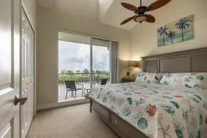 2 minute walk to beach! Amazing views! Sleeps 6! - Image 4