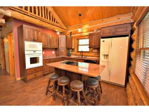 Handcrafted private cabin, w/ clear lake 200m away - Image 5