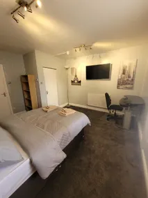 LOVELY & COSY FLAT WITH SELF CHECK-IN FACILITY - Image 4