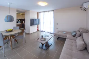 Solon - Deluxe City Center Apartment - Image 5