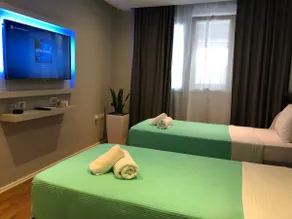 Air | Cosy Apt near City Center w/ Garden 1GBWifi - Image 5