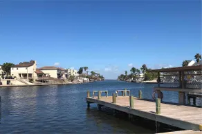 2/Fishing Dock/close to beach/king bed suite - Image 2