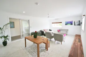 Central CBD Large Apartment - Image 2
