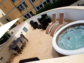 L&G's Roof Terrace - Image 4