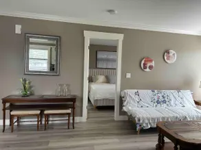 Luxurious King Bed Private Entrance In Ladner  - Image 5