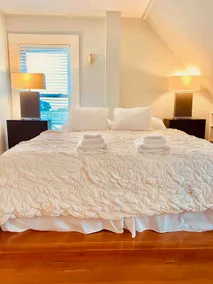 Oceanside 3 Bed Private Apt in a Victorian House - Image 2
