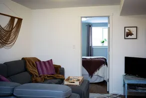 Sweet Little Suite- 2 bdrm,deck,W/D,BBQ,central - Image 2