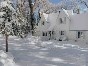 The Maple Cottage: family cabin by @themaplecabins - Image 2