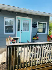 Charming 1 bedroom cottage - steps from the beach - Image 2