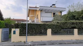 House with garden in Lido di Camaiore - Image 5