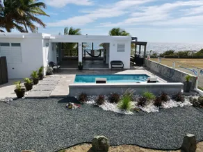 MikaLuka Beachhouse / Private Pool/ Beachfront - Image 3