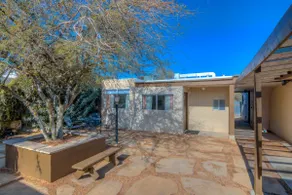 Appealing Quiet and Private Modern 2 Bedroom - Image 2