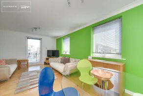 Bright Two Bed Marina Flat With Lagoon Views - Image 2