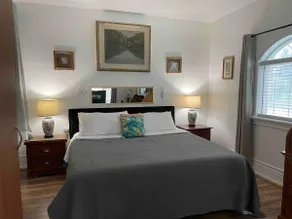 Romantic One Bedroom Apartment-No cleaning fee. - Image 3