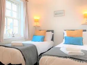 Seaside Cottage with Parking - Image 2