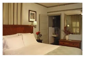 1940 Vintage Motor Court Cabin - Image 2