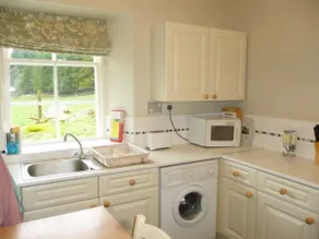 Gardeners Cottage - Image 4