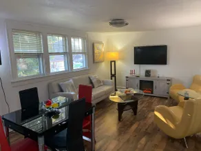 Modern and stylish upstairs one bedroom apartment. - Image 4