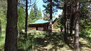 Red Blanket Cabin Near Crater Lake National Park - Image 2