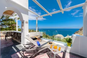 Private Suite with Sea View - Image 2