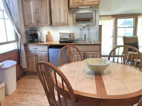 Comfy, Convenient Studio Apartment Near Downtown - Image 3