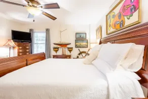 Eclectic Gem with a Garden Terrace in Midtown - Image 2