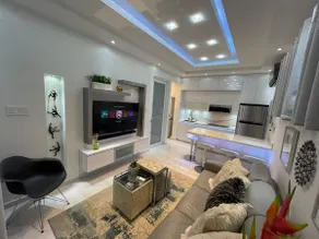 *LUXURY VILLA* Walk to the Beach - Wi-Fi, A/C, W/D - Image 2