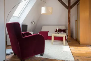 Romantic attic apartment, premium location, old building - Image 3