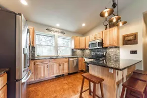 Unique above garage living, only 13 miles to UO - Image 4