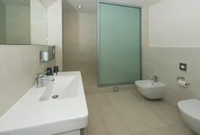 Hotel room with pool and fitness access - Image 4