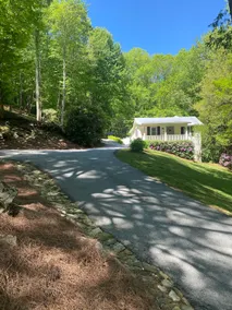 1937 Cabin-Luxury near Lake Glenville/Cashiers-50 Acre Estate-Private Hike/Views - Image 3