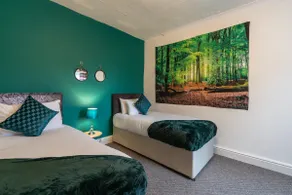 The Miracle Spacious 2 Bedroom 3 Beds Central Hull - Image 5