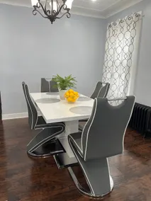 Lovely vacation home free st and share parking - Image 3