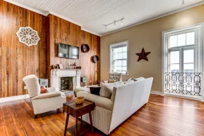 Stunning riverfront condo on Historic Factors Walk - Image 4
