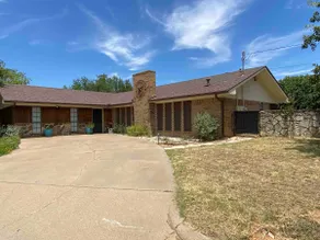 The Texan Pool House - Image 2