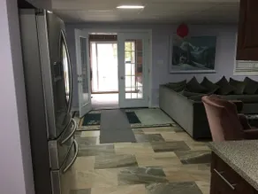 NEDRE NIVÅ COTTAGE / HJEM PÅ KANALSÆRE TIL LEJE - Image 2