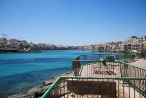 Lovely two bedroom condo 1 min from the beach - Image 5