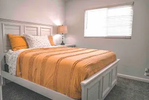 Luxury 3 Bed 2 Bath Beautiful Home - Image 5