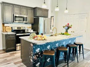 1920s Glam, HotTub, Firepit, Grill, 3 King Beds - Image 3