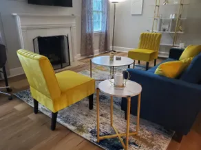 Cheerful 2 BR Near Colleges, Downtown, Attractions - Image 3