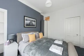Roseburn Edinburgh Beautiful 2 Bedroom Apartment - Image 3