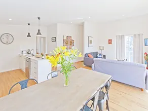 Hahndorf Haven-Absolutely Central 5 beds/2 ensuite - Image 2