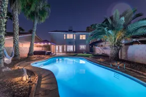 Modern & Cozy | 13min to Strip, ♛Royal Beds, Pool - Image 3
