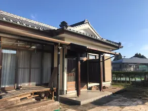 Entire house with parking for 3 cars. How about using it as a base camp for your trip to Minami-Kyushu? - Image 2