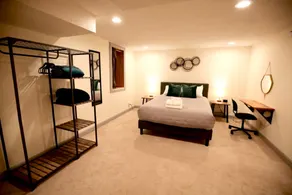 Spacious 4BR/2.5BA+Loft w Cable By Lux Life - Image 4